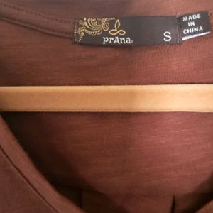 Prana. Small. Brown.